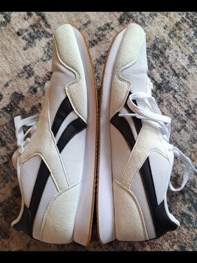 Reebok Women's White "Old School" Sneakers. Sz 10